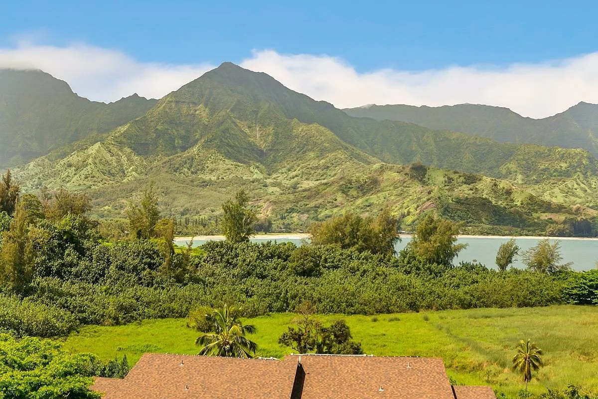 Princeville Vacation Rentals, Hanalei Bay Resort 4301/2 - Enjoy the island breeze and the view of Hanalei Bay.