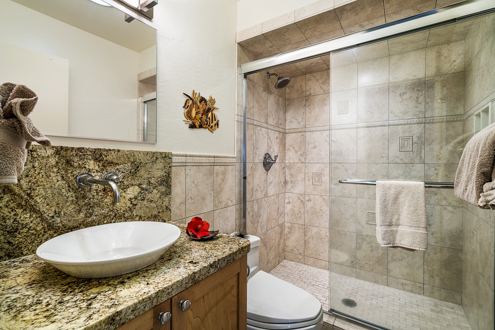 Kailua Kona Vacation Rentals, Casa De Emdeko 336 - Guest bathroom steps from the second bedroom!