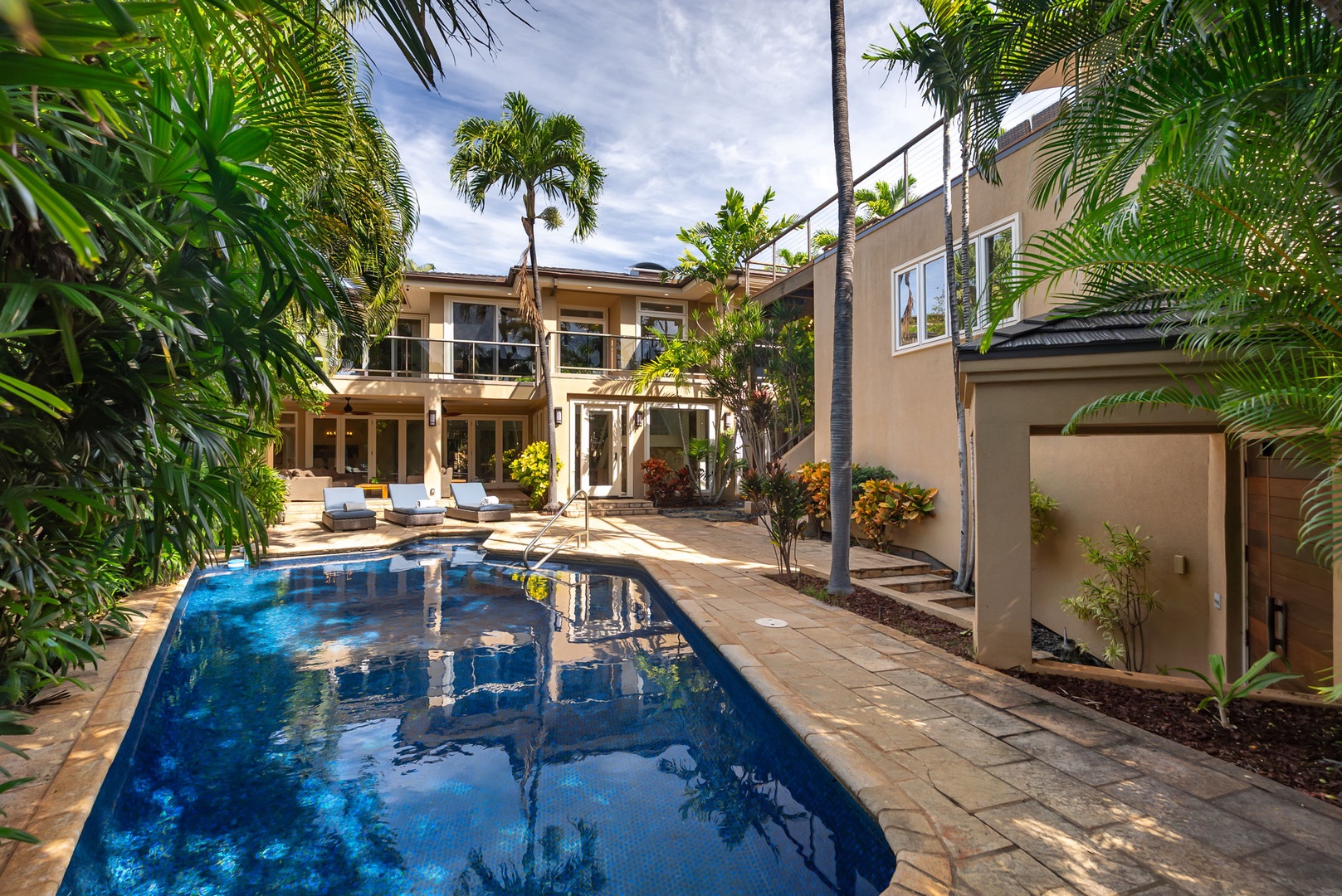 Honolulu Vacation Rentals, Diamond Head Luxe - Tropical paradise awaits with your private pool surrounded by lush palms and elegant architecture.