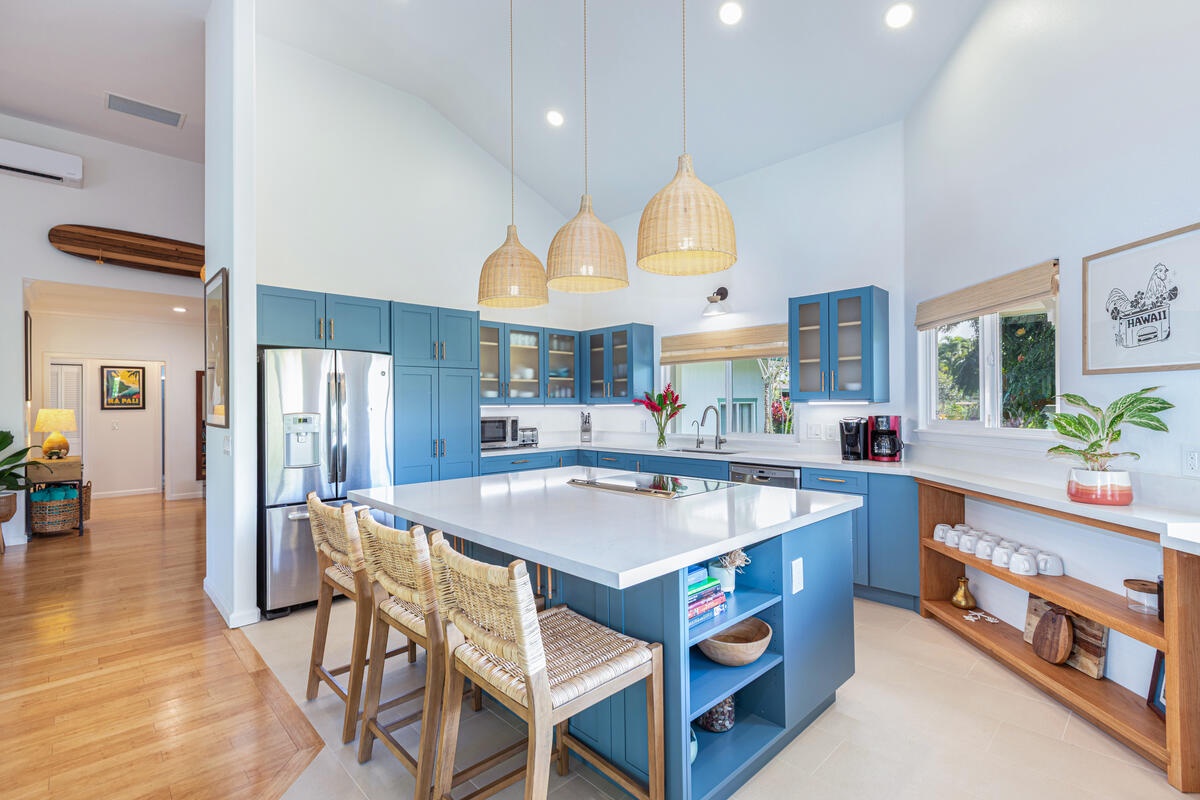 Princeville Vacation Rentals, Hale Cassia - Spacious island, ideal for coffee or cocktails.