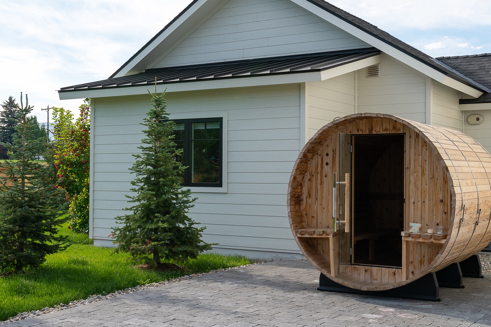 Triumph Vacation Rentals, Contemporary Red Feather Comfort - There's a private barrel-shaped sauna just out back