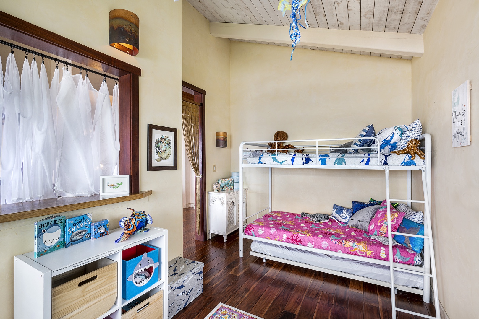 Kailua Kona Vacation Rentals, Mermaid Cove - Kids sleep/play room off the Primary bedroom