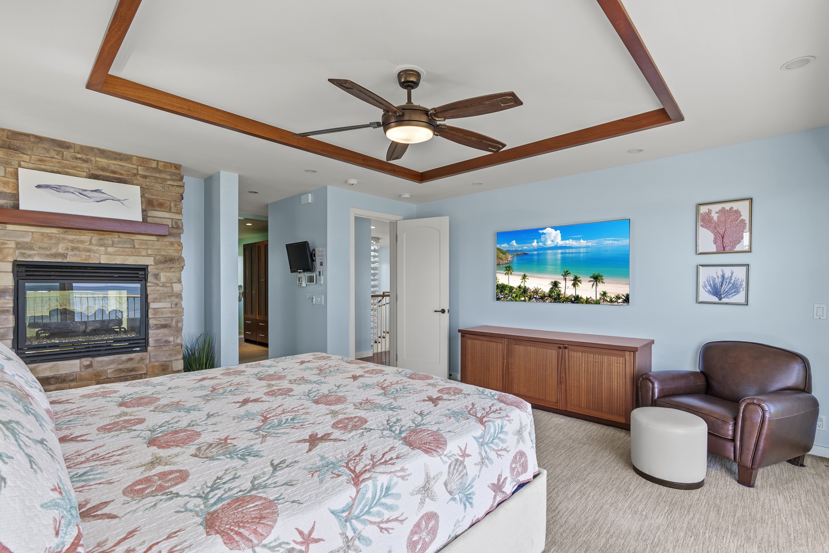 Waialua Vacation Rentals, Waialua Beachfront Estate - Tv in each room will be perfect for movie time!