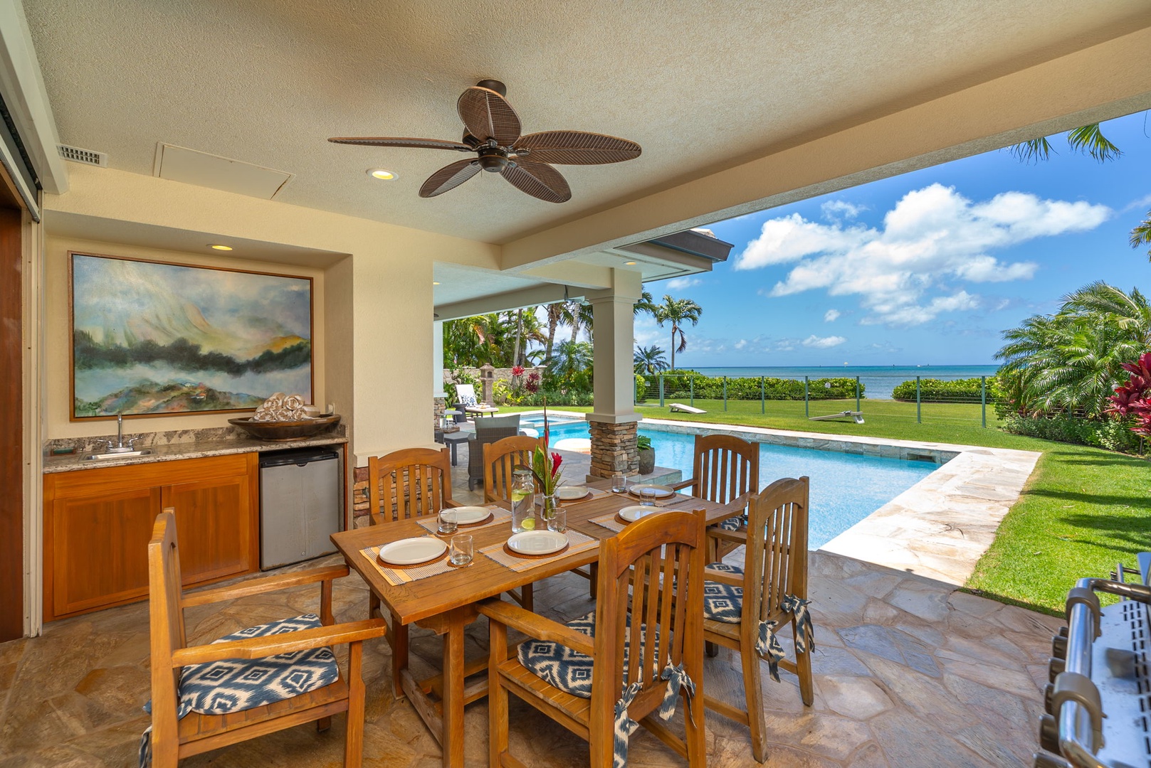 Honolulu Vacation Rentals, Maunalua Estate - Gather for open-air dining with panoramic coastal views and the sound of nearby waves.