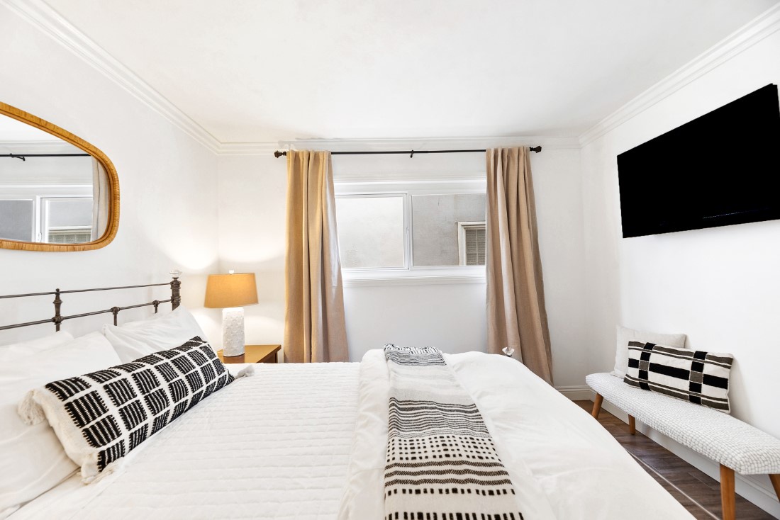 La Jolla Vacation Rentals, Oceanfront La Jolla Cove Condo - Guest bedroom