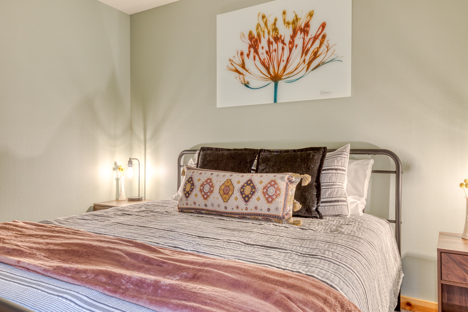 Brightwood Vacation Rentals, Riverside Retreat - Enjoy a restful sleep after a long day of adventure in Mt Hood