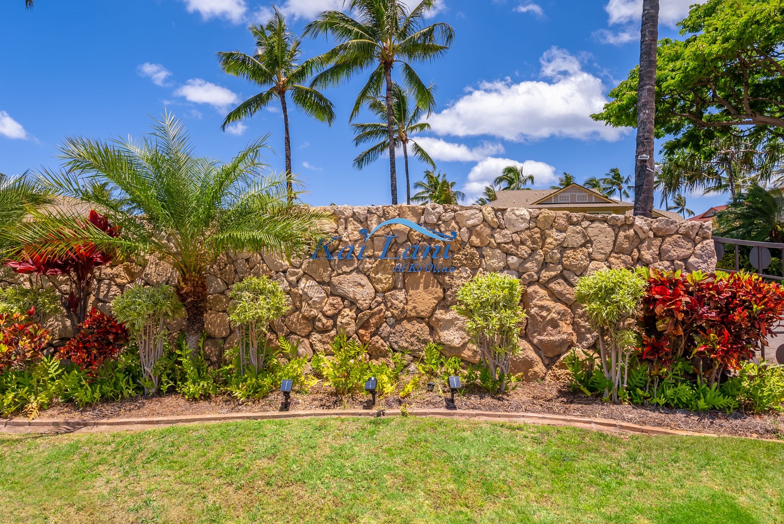 Kapolei Vacation Rentals, Kai Lani Luxury 6D - Lush garden area with tropical greenery, adding to the natural beauty and charm of the Kai Lani community.