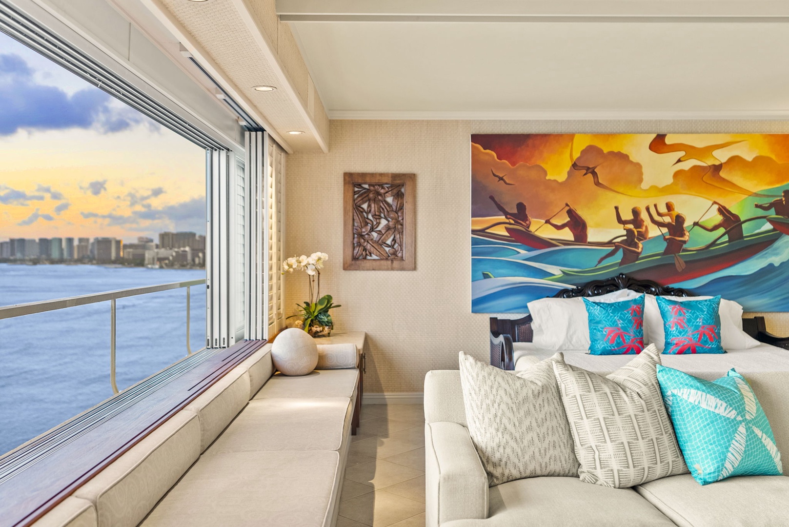 Honolulu Vacation Rentals, Hale Kaimana Breeze - Vibrant decor paired with stunning ocean vistas.