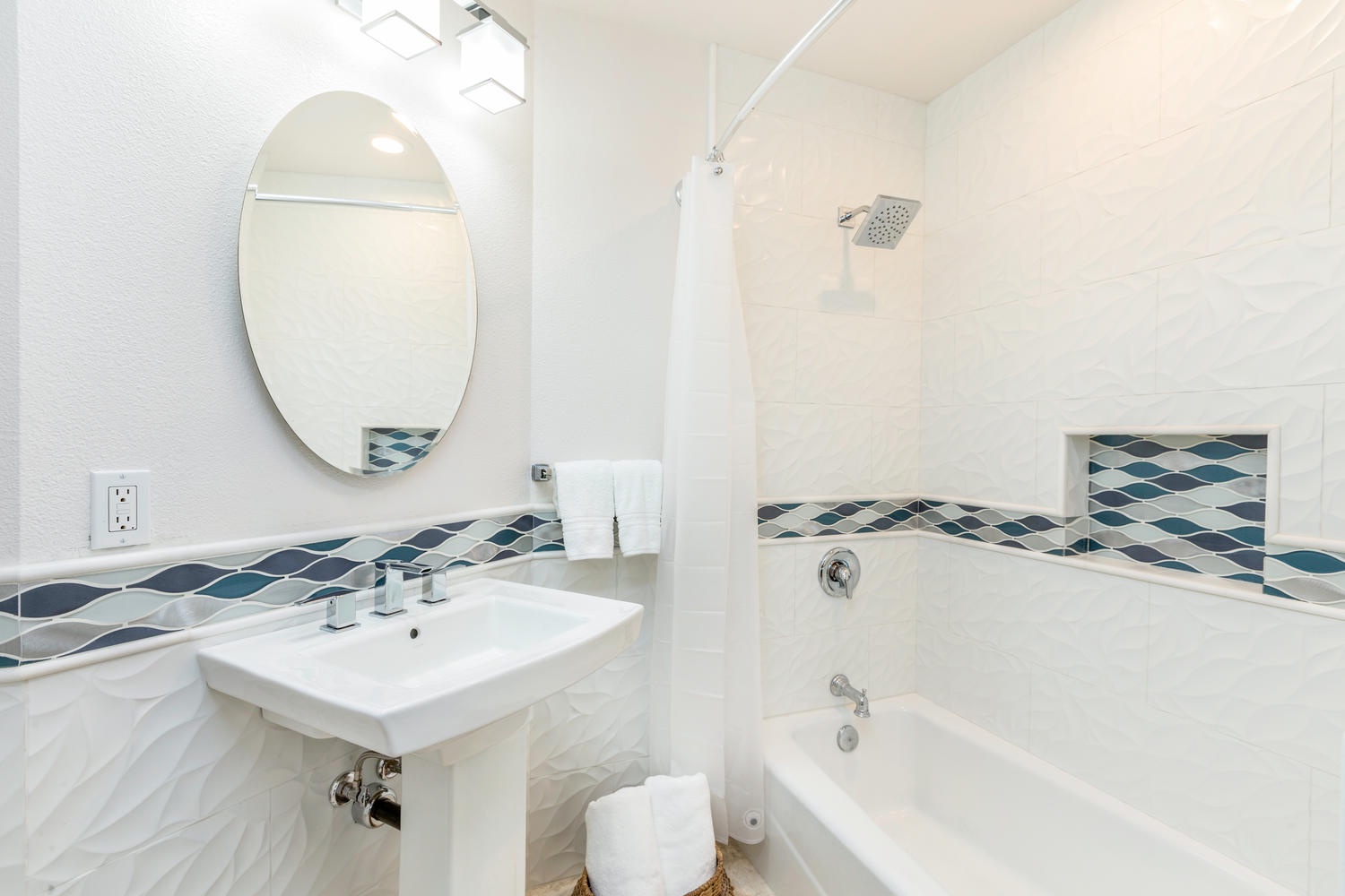 Princeville Vacation Rentals, Half Moon Hana - Third bathroom with designer details.