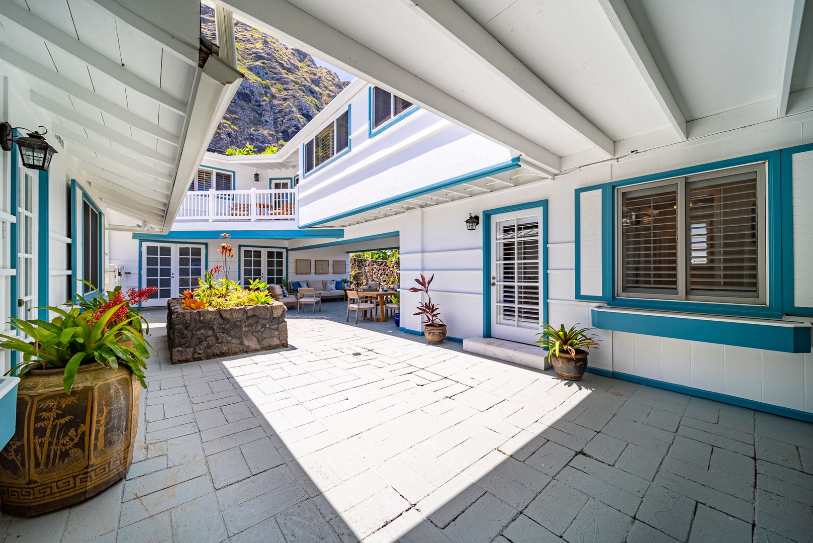 Waimanalo Vacation Rentals, Mana Kai at Waimanalo - Center courtyard