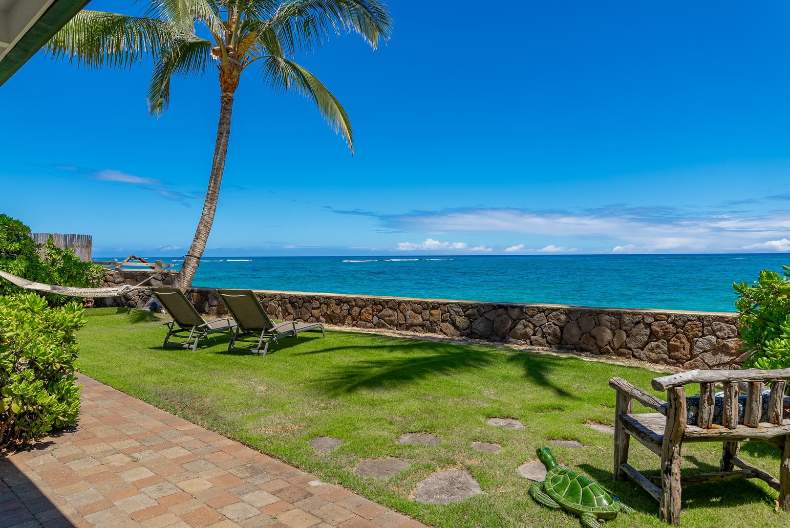 Waialua Vacation Rentals, Hale Oka Nunu - Lay back and relax with the sounds of the waves crashing and the gentle ocean breeze