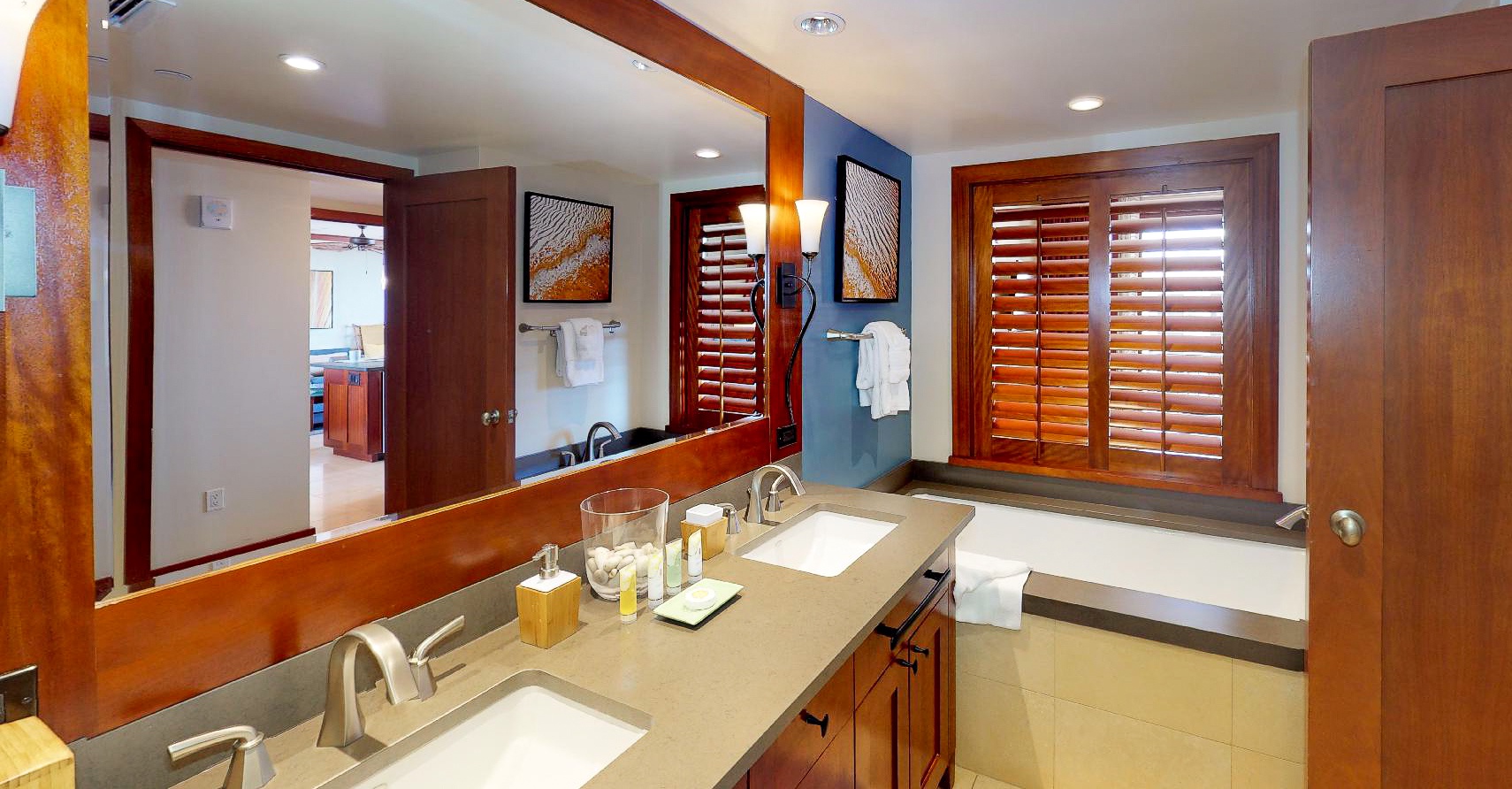 Kapolei Vacation Rentals, Ko Olina Beach Villas O1121 - The primary guest bathroom with a large soaking tub.