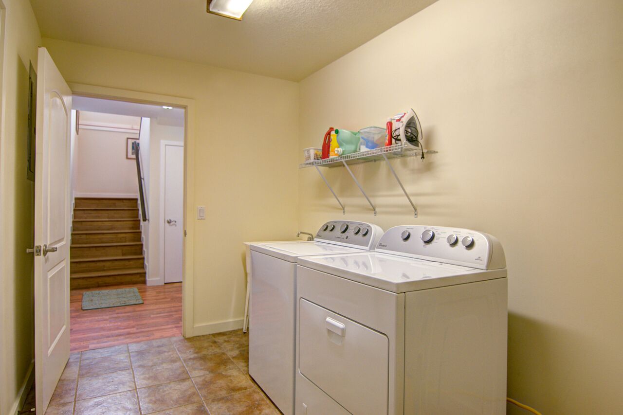 Honokaa Vacation Rentals, Hale Luana (Big Island) - There is a laundry room downstairs for your use