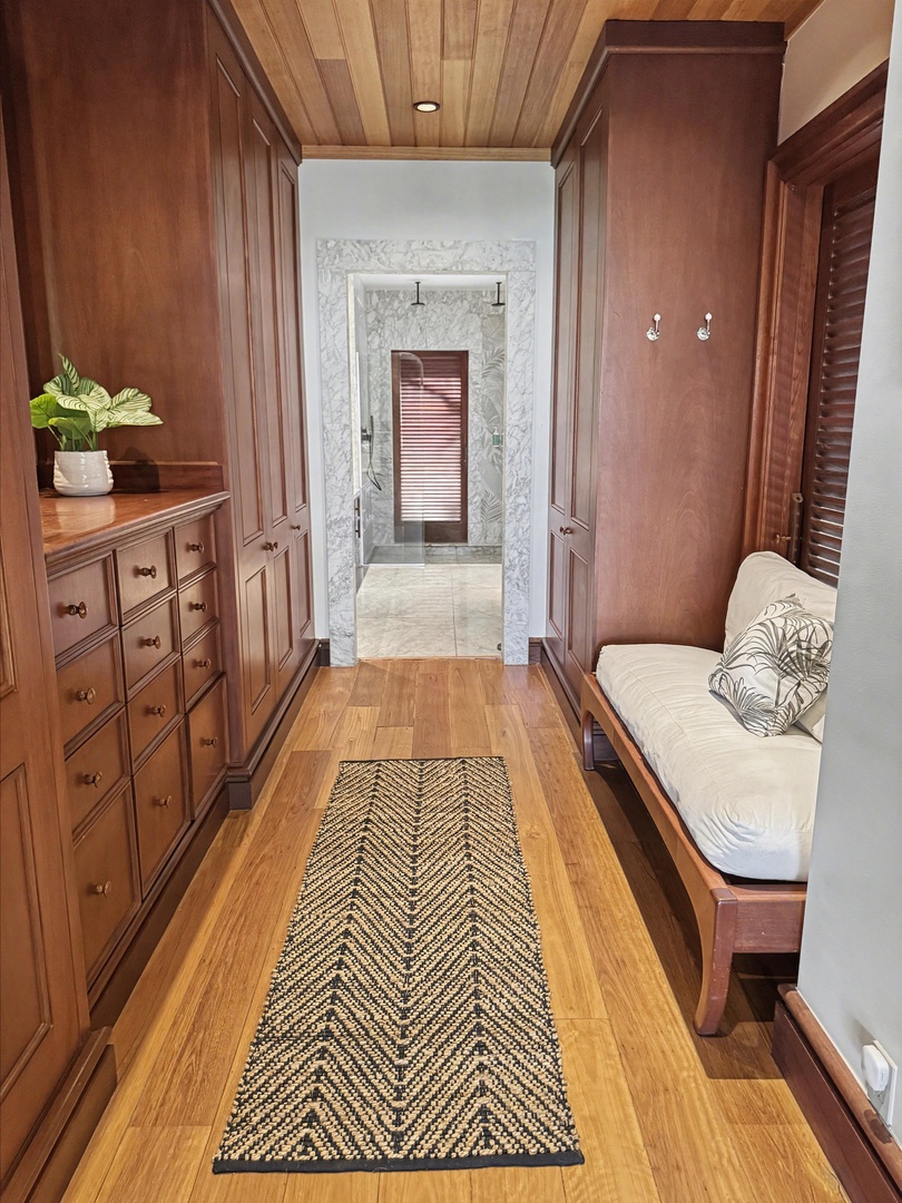 Kailua-Kona Vacation Rentals, Hahalua Bay Villa - Step into your private dressing area, where warm wood surrounds you with rich built-in storage and a cozy bench for getting ready each morning.