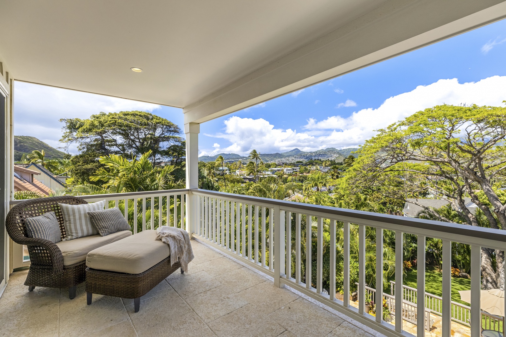 Honolulu Vacation Rentals, Hale Le'ahi - Private lanai off primary bedroom