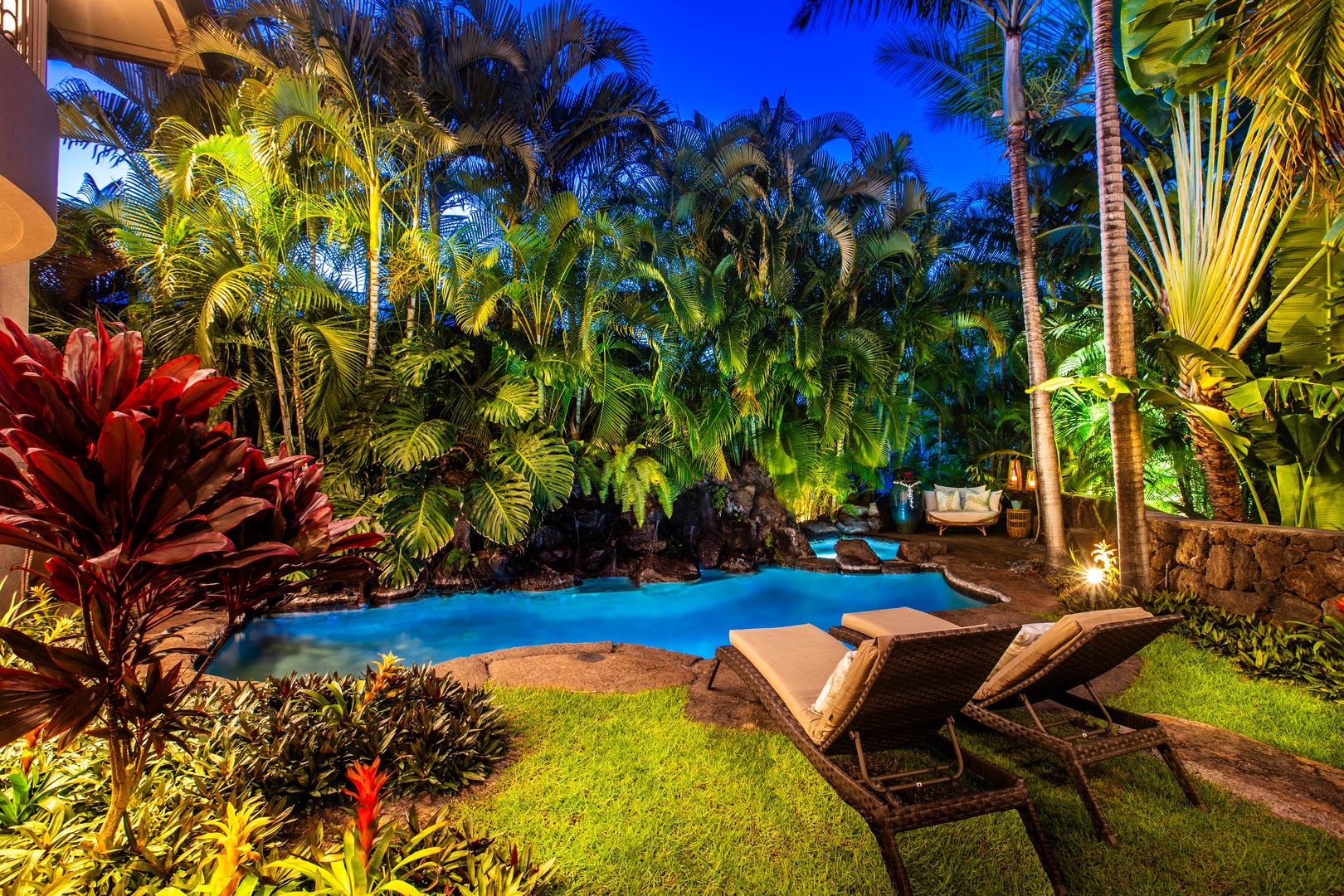 Honolulu Vacation Rentals, Pili Pono - Twilight loungers and vibrant greenery set the mood for relaxation.