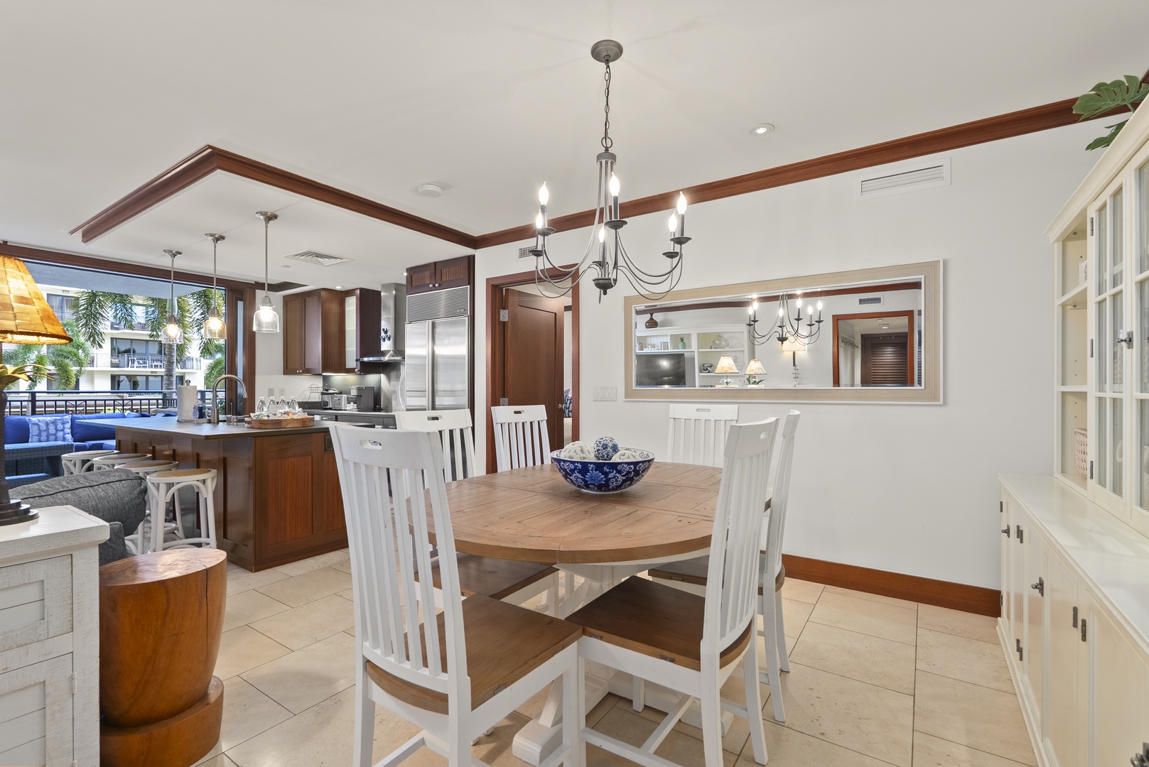 Set the table here and dinner conversation carries straight into the kitchen.