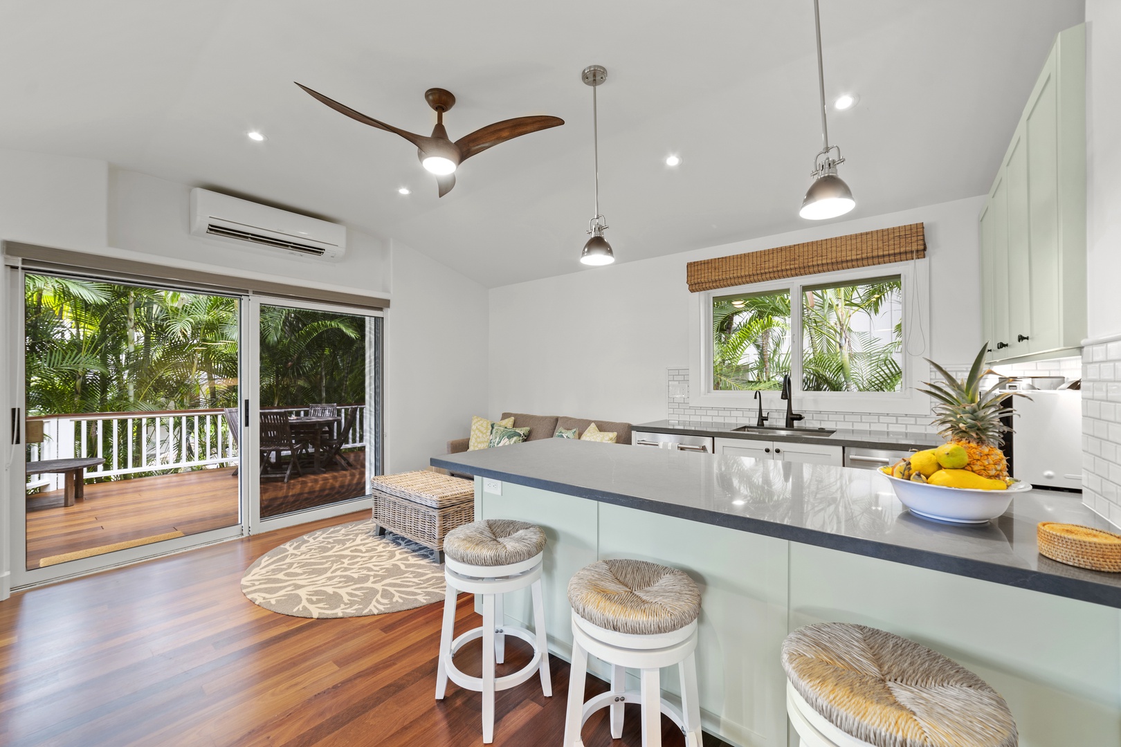 Kailua Vacation Rentals, Lanikai Ohana Hale - Keep the chef company with ample bar seating!