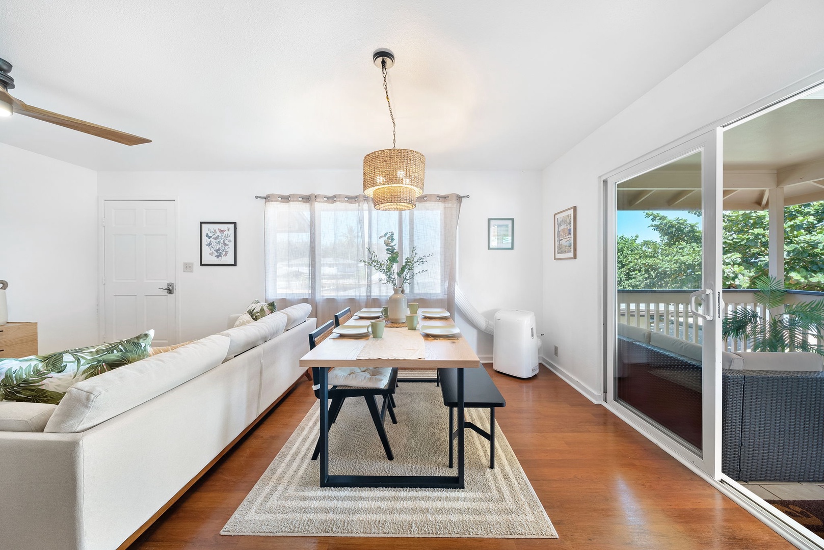 Haleiwa Vacation Rentals, Pikai Hale - Just beside the sliding doors and large windows, this dining area is drenched in beautiful, natural light