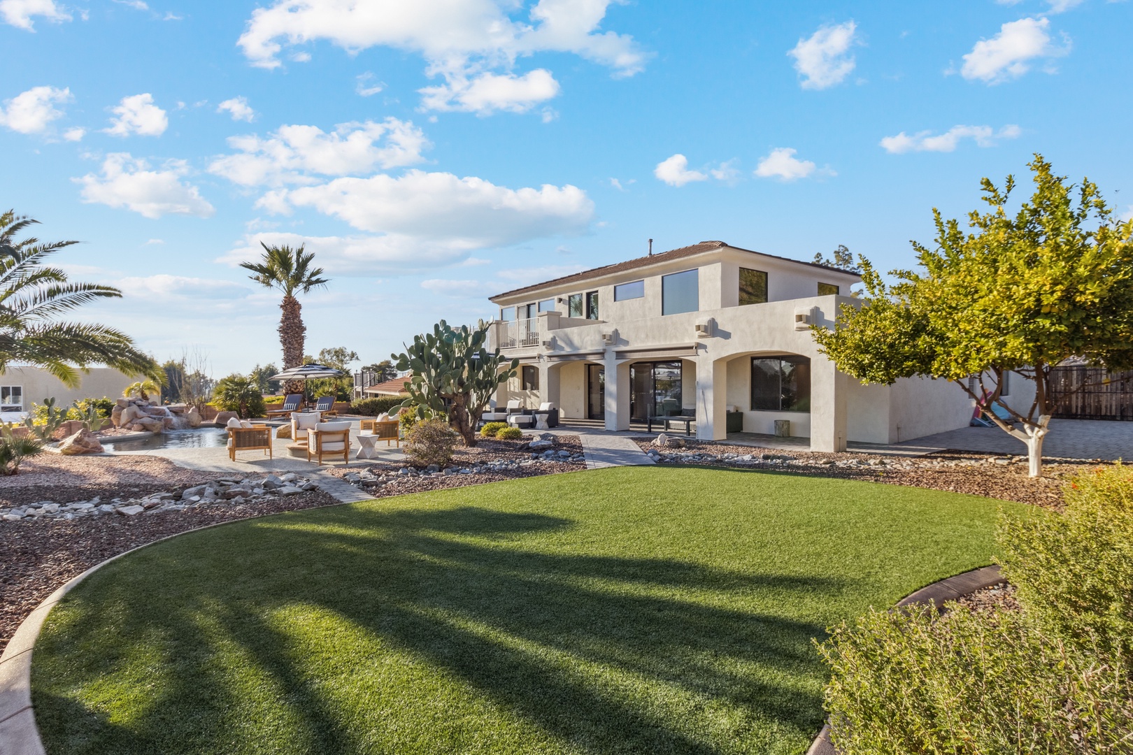 Phoenix Vacation Rentals, Majestic Mountain Views at Piestewa Peak Paradise - Green grass all year long