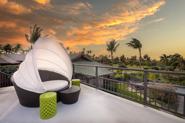 Kamuela Vacation Rentals, Canoe House & Beach Walker at Champion Ridge - Comfortable beds to relax outside