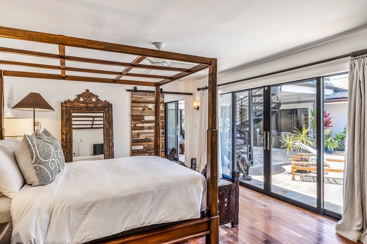 Kailua Vacation Rentals, Hale Ohana - This bedroom includes an ensuite bath as well as a full-size washer and dryer.