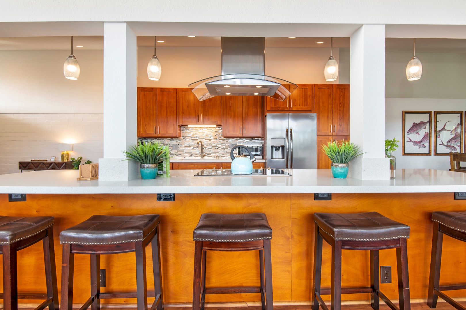 Honolulu Vacation Rentals, Holoholo Hale - Cook up a delicious meal in the kitchen with a breakfast nook, perfect for feasting before you tour around the island.