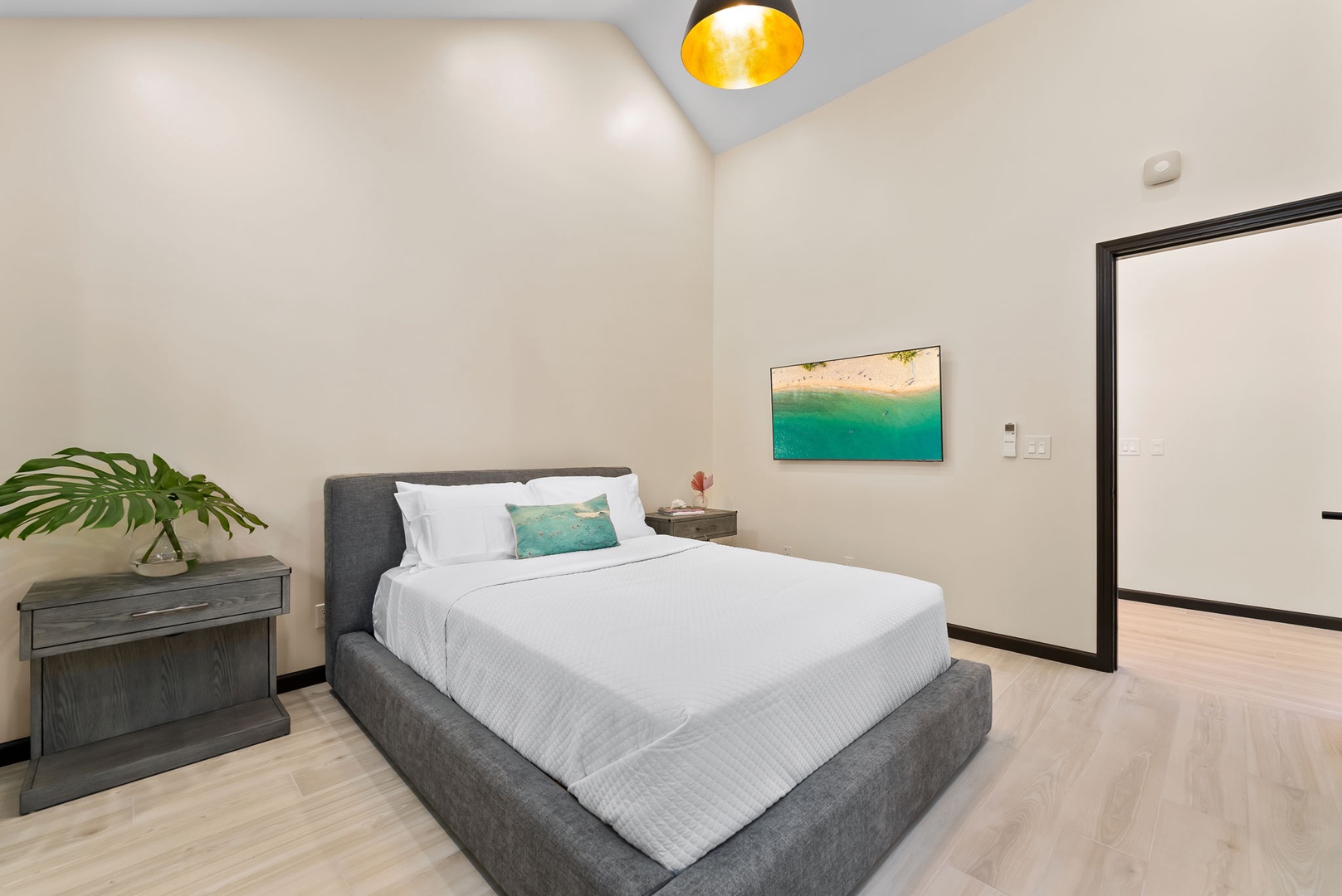 Honolulu Vacation Rentals, Kahala Zen - Luxurious guest bedroom with a king-size bed and premium finishes.