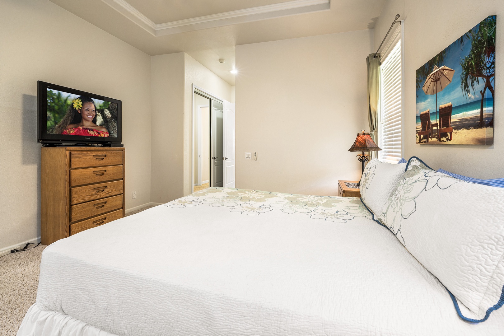 Kailua Kona Vacation Rentals, Piko Nani - Equipped with King bed and TV
