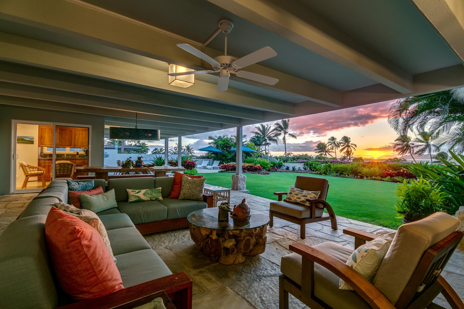 Honolulu Vacation Rentals, Hale Ola - Lounge on the lanai at sunset.