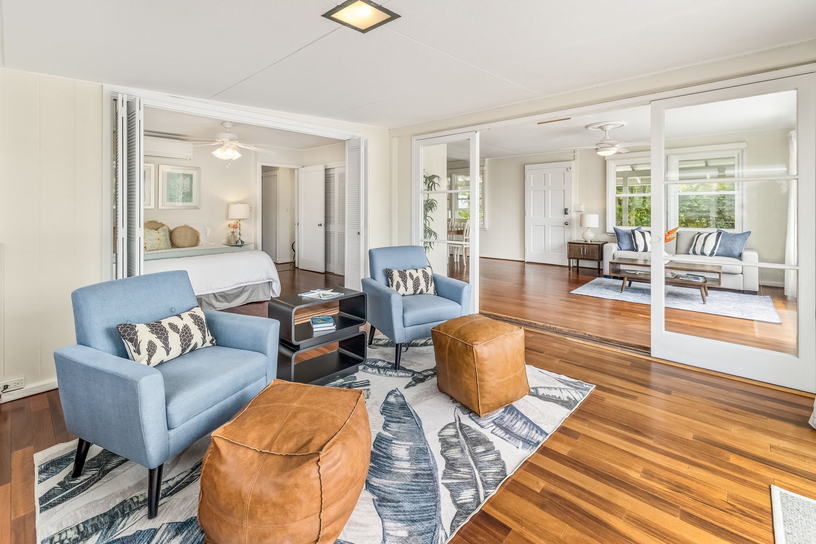 Honolulu Vacation Rentals, Kahala Cottage - The primary suite lounge looking at the front living area.