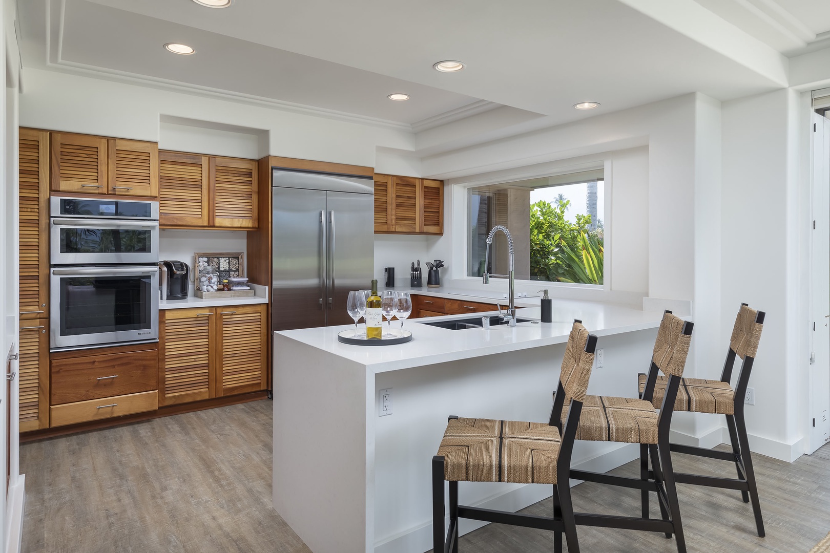 Kailua Kona Vacation Rentals, Hillside Villa 7101 - Everything you need to enjoy meals at home!
