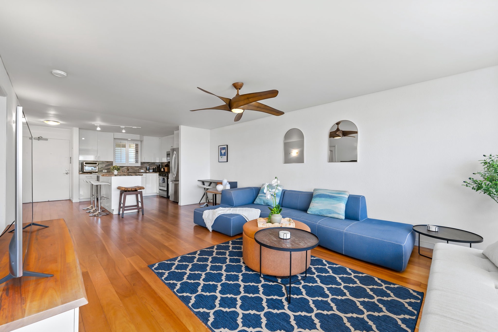 Honolulu Vacation Rentals, Colony Surf Retreat - A harmonious blend of design and comfort, the open-concept layout connects the living room and kitchen for effortless island living.