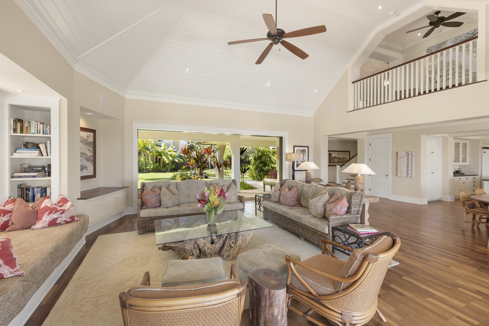 Honolulu Vacation Rentals, Kahala Beachside Estate - Living room area, looking mauka (toward the mountains)