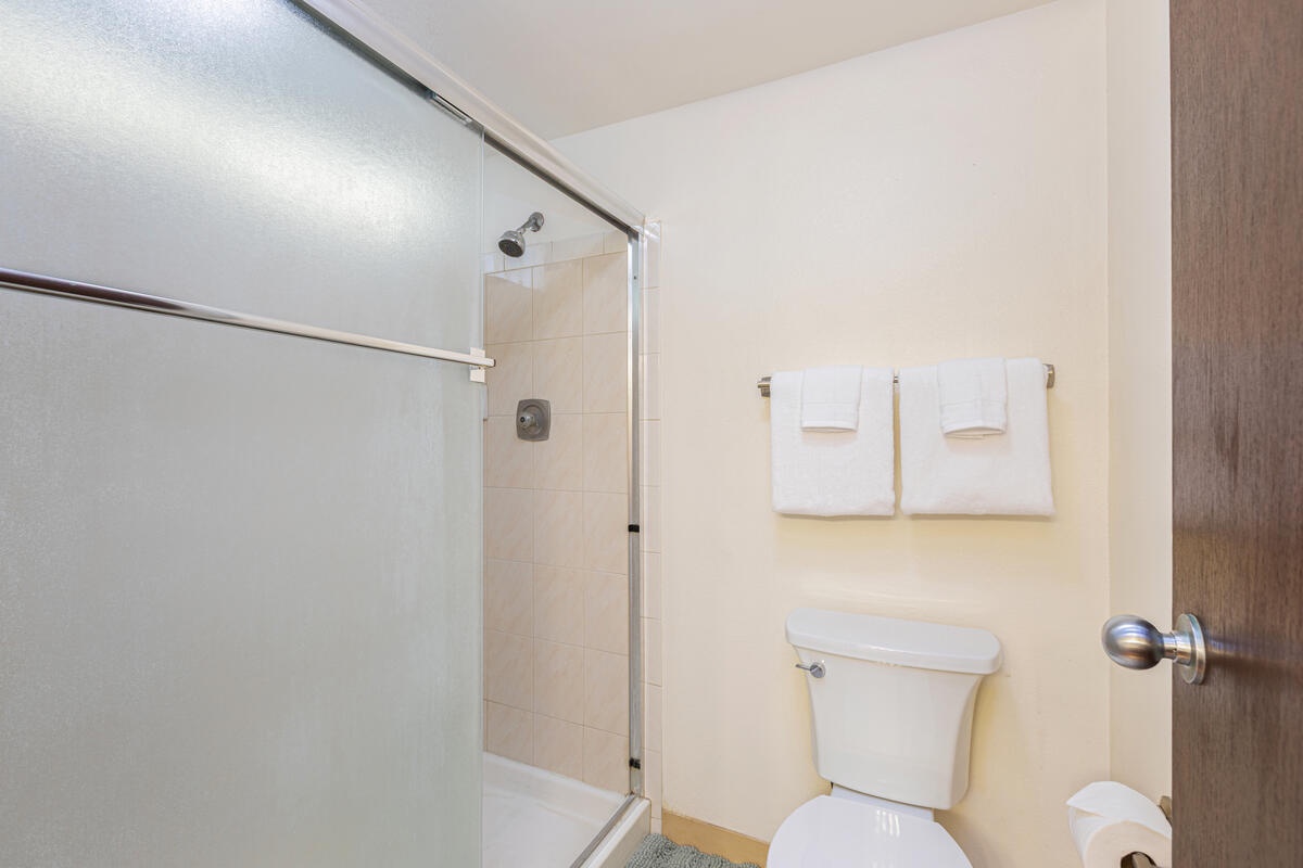 Princeville Vacation Rentals, Hale Ho'omaka Studio - Refresh and relax in the walk-in shower, perfect after a beach day or poolside lounging.