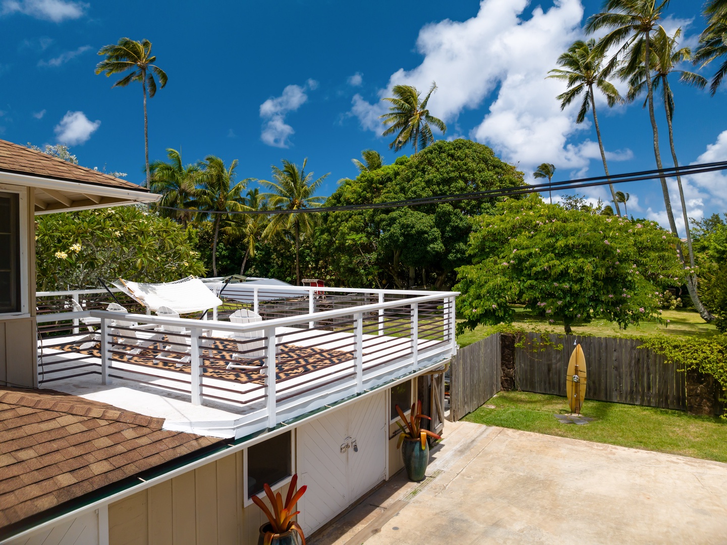 Kahuku Vacation Rentals, Hale Pellicano - Enjoy the refreshing views from the upstair lanai.