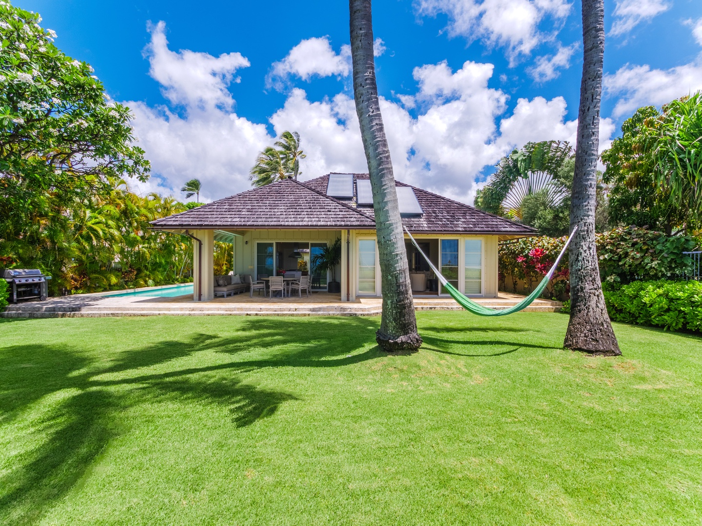 Honolulu Vacation Rentals, Paradise Beach Estate - Embrace the essence of island living, where the soothing sea breeze mingles with a tranquil way of life, offering an unparalleled escape from the everyday.