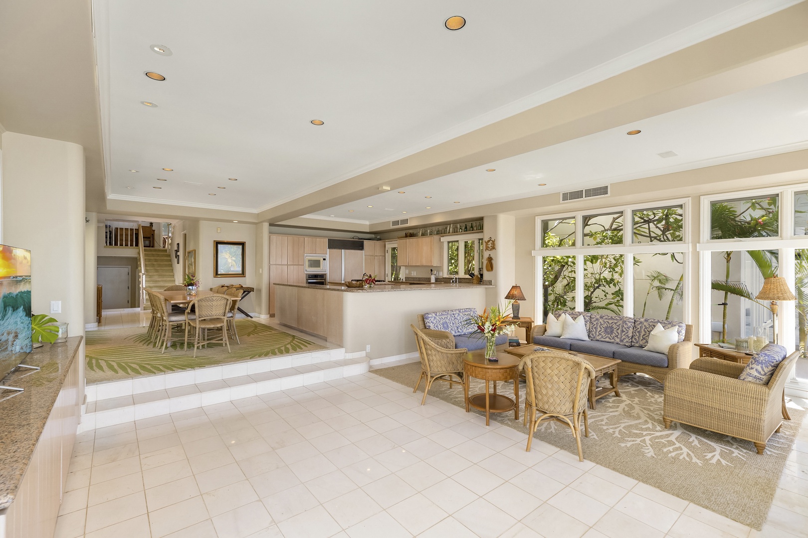 Honolulu Vacation Rentals, Diamond Head Surf House - Lanai looking towards Living Room and Dining Room/Kitchen.