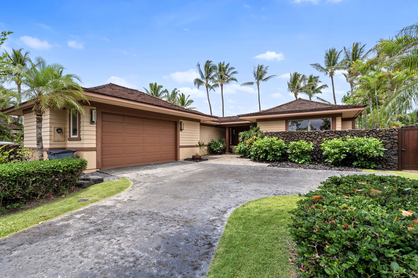 Kailua Kona Vacation Rentals, 3BD Pakui Street Estate (149) at Hualalai Resort - Arrive at your single-level Hawaiian retreat, tucked seamlessly behind the gates of the exclusive Hualalai Resort.