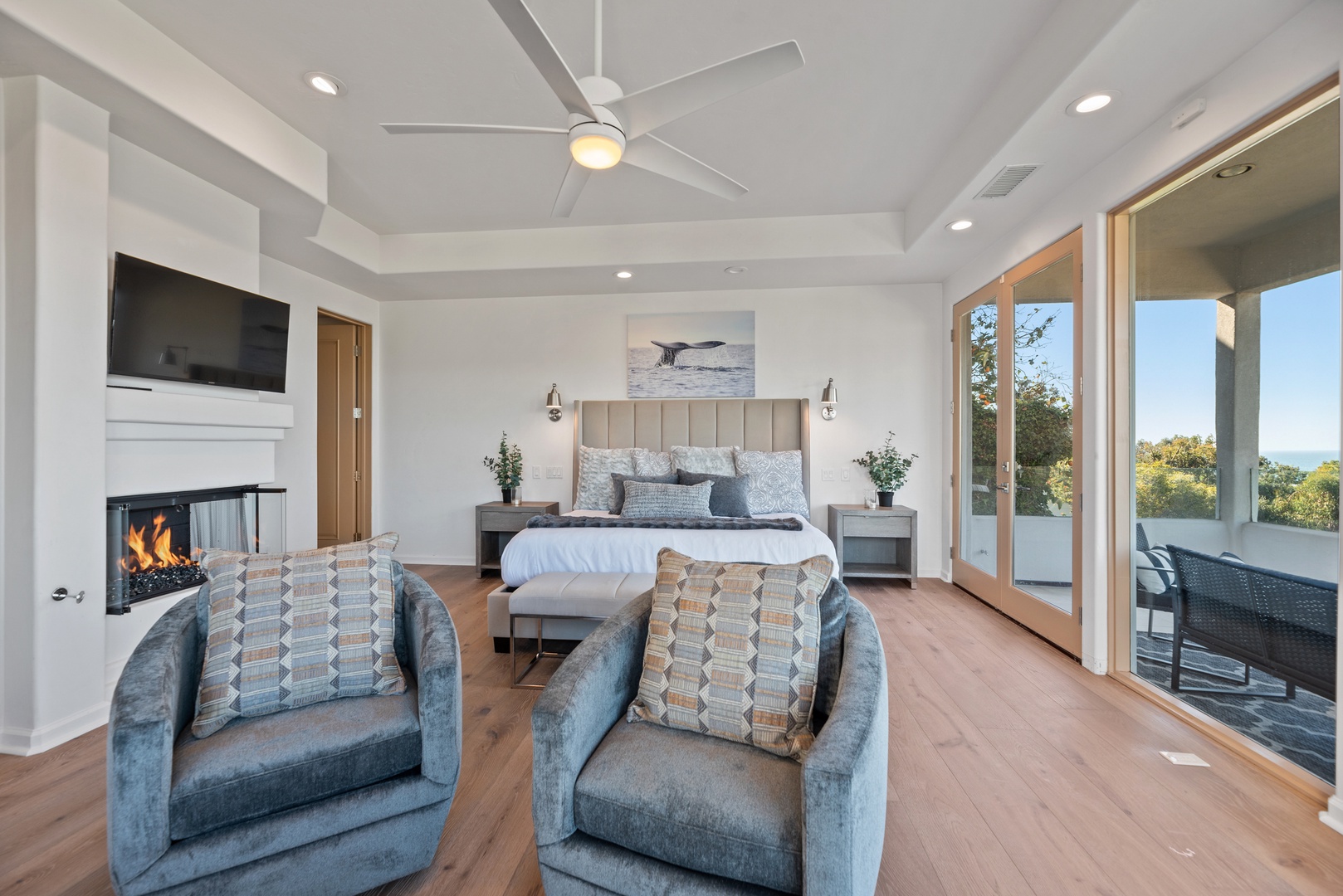 La Jolla Vacation Rentals, Coastal Lookout - King size Primary bed with flat screen TV and glass fireplace.