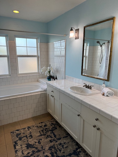 Princeville Vacation Rentals, Pili Aloha - Ensuite bathroom featuring a soaking tub.