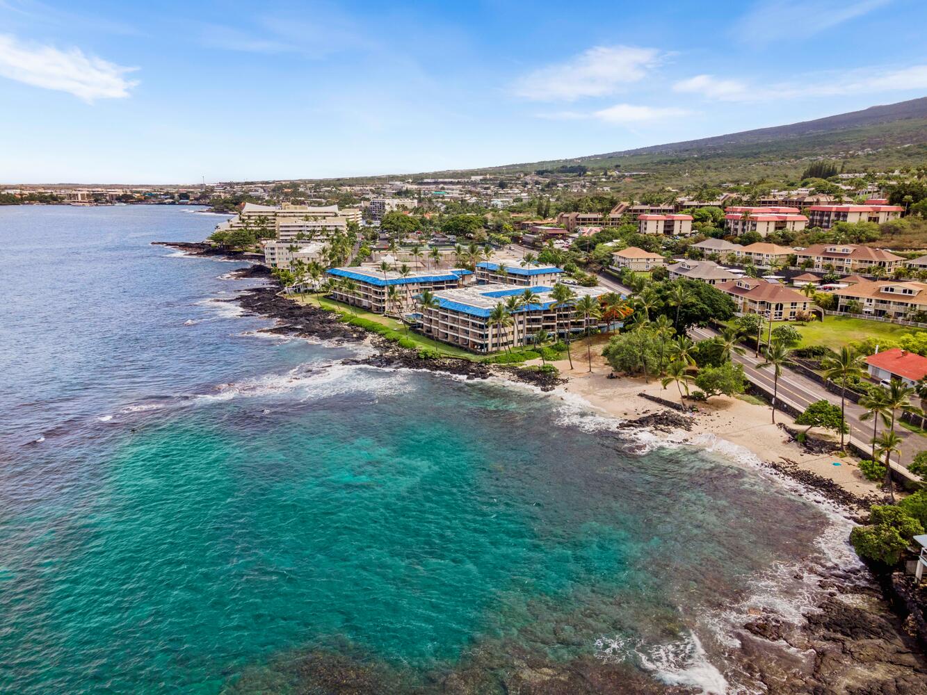 Kailua Kona Vacation Rentals, Kona Reef F11 - Looking North up the Beach Area in front of the complex, towards town.