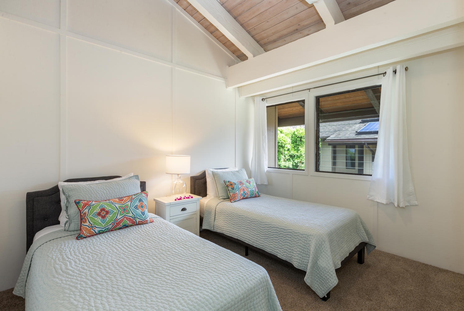 Princeville Vacation Rentals, Mauna Kai 2 - Upstairs twin bedroom