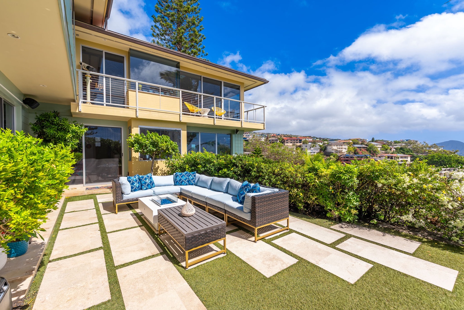 Honolulu Vacation Rentals, Kahala Hills Estate - Spacious outdoor seating area with plush cushions and garden views for relaxed entertaining.