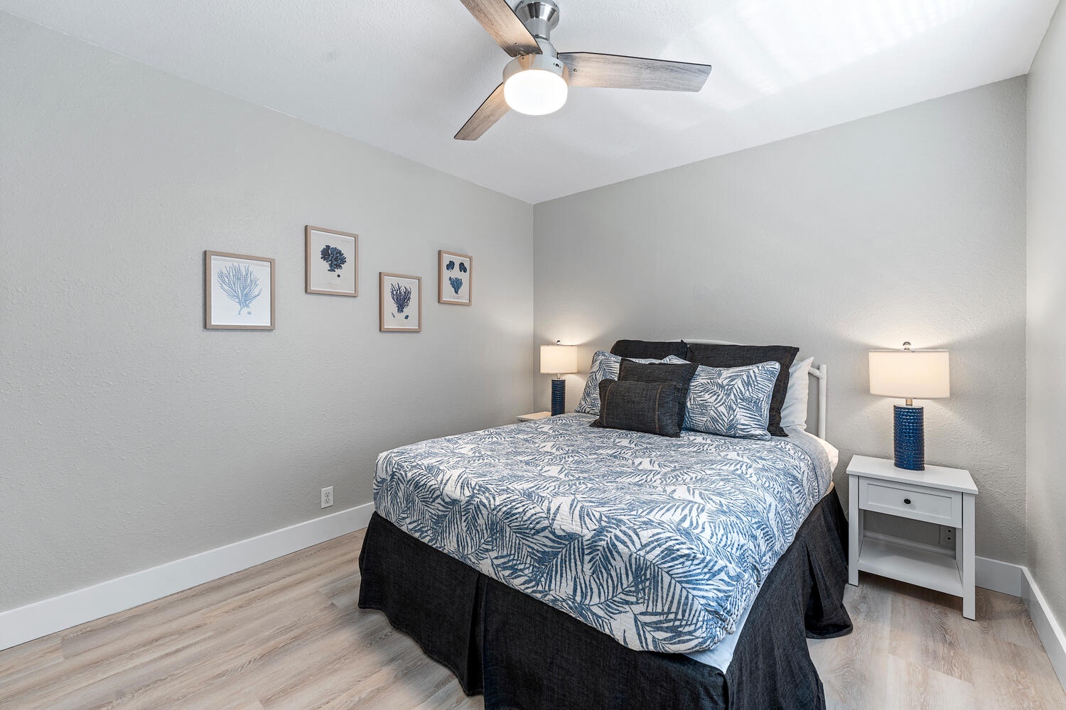 Kailua Kona Vacation Rentals, Hale Kai O'Kona #7 - Upstairs guest bedroom #2 with queen bed and coastal decor accents.