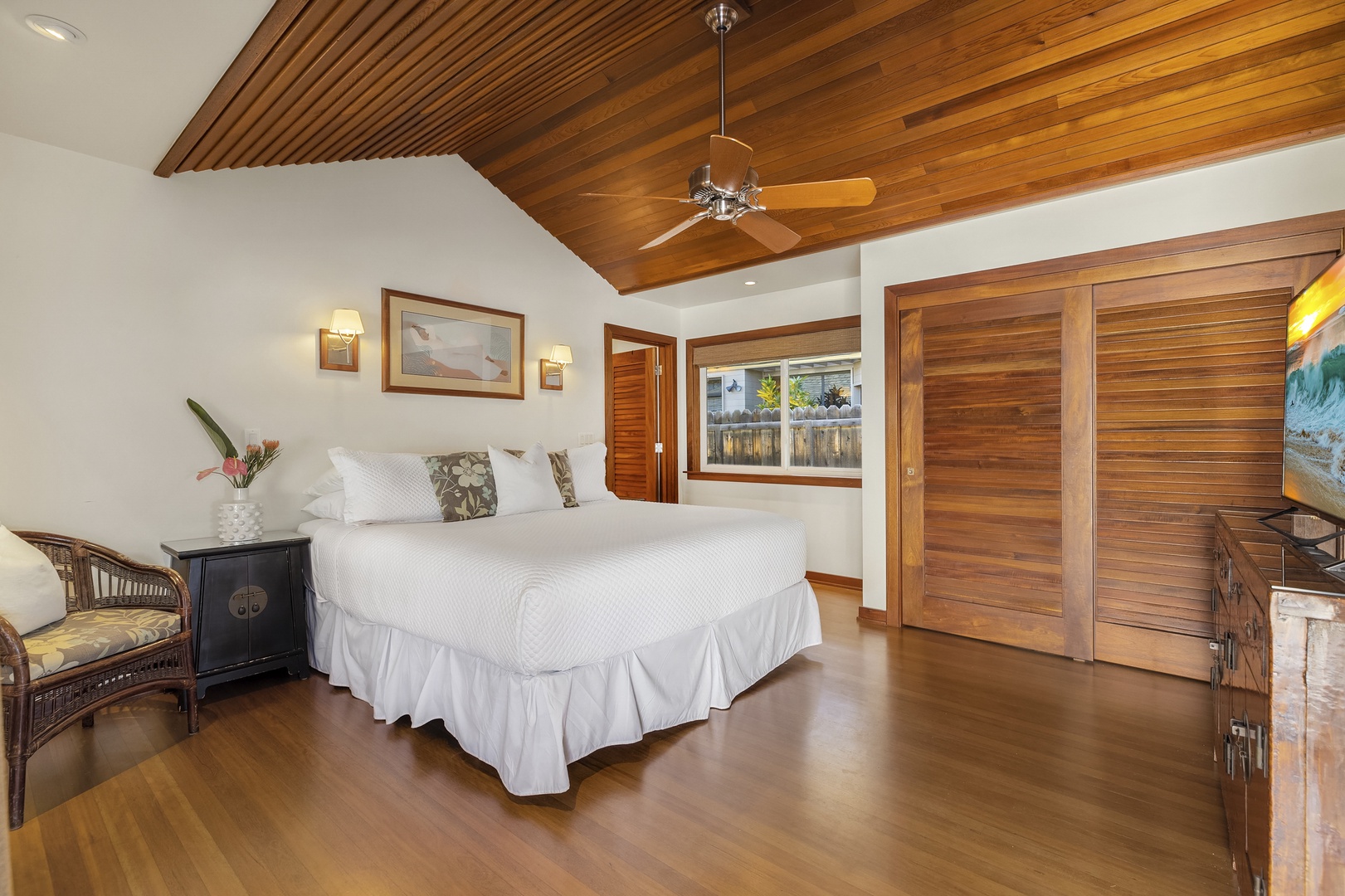 Honolulu Vacation Rentals, Hale Makai at Diamond Head - Serene primary bedroom with a king-size bed and hardwood floors, creating a peaceful island retreat.