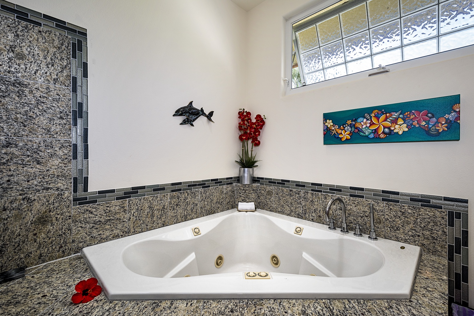 Kailua Kona Vacation Rentals, Maile Hale - Large jacuzzi tub!