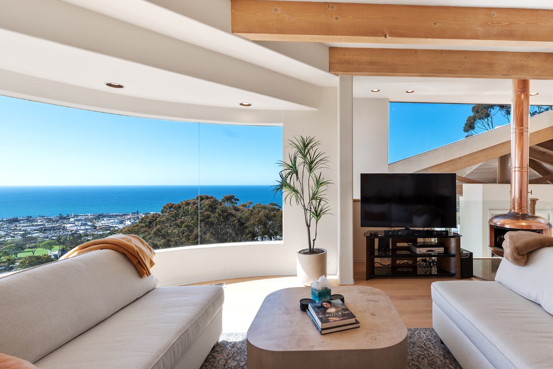 La Jolla Vacation Rentals, Sunset Villa I - Family room with copper fireplace, HD Smart TV, and amazing ocean views with a private veranda