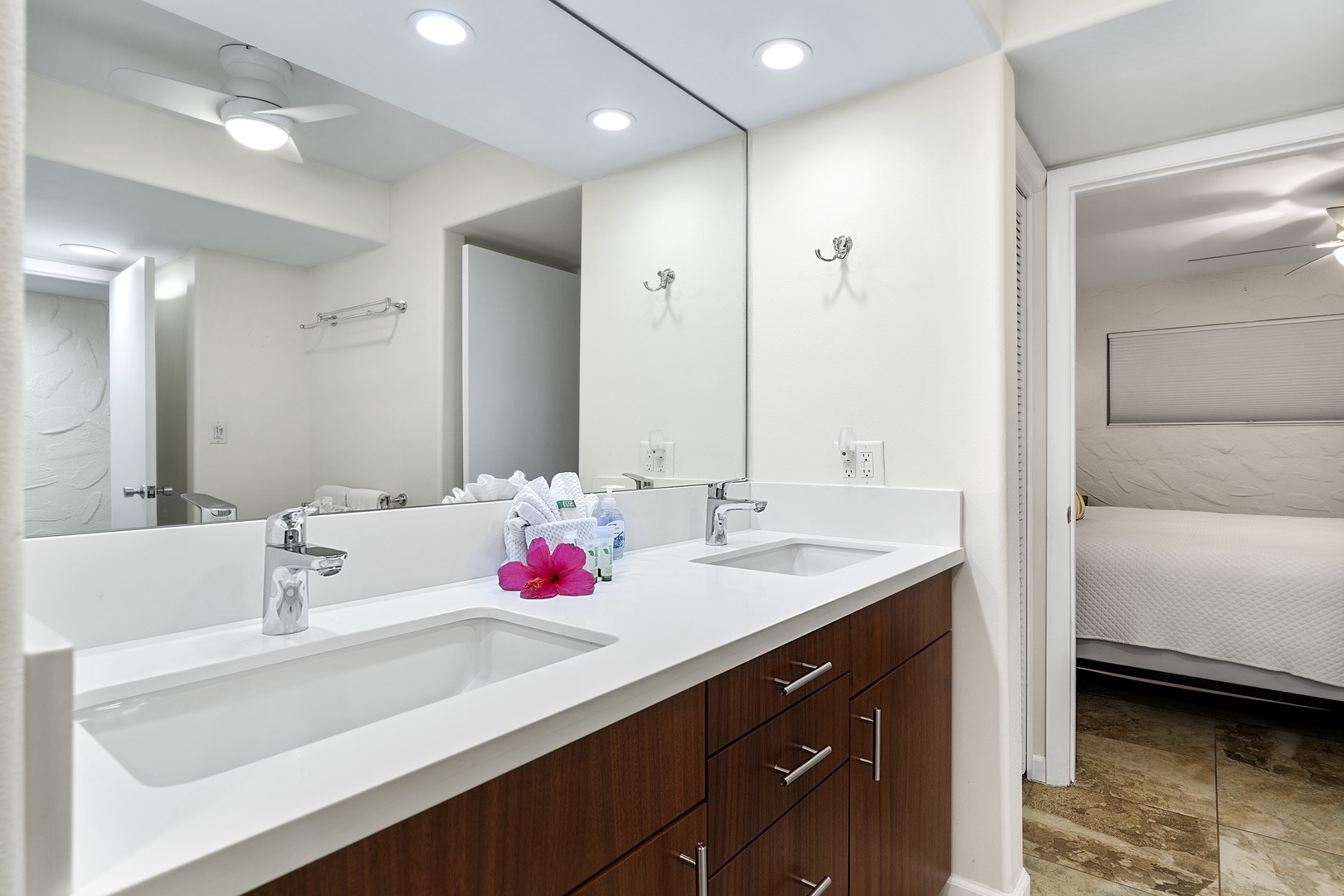 Kailua Kona Vacation Rentals, Casa De Emdeko 104 - Renovated bathroom with dual vanities!