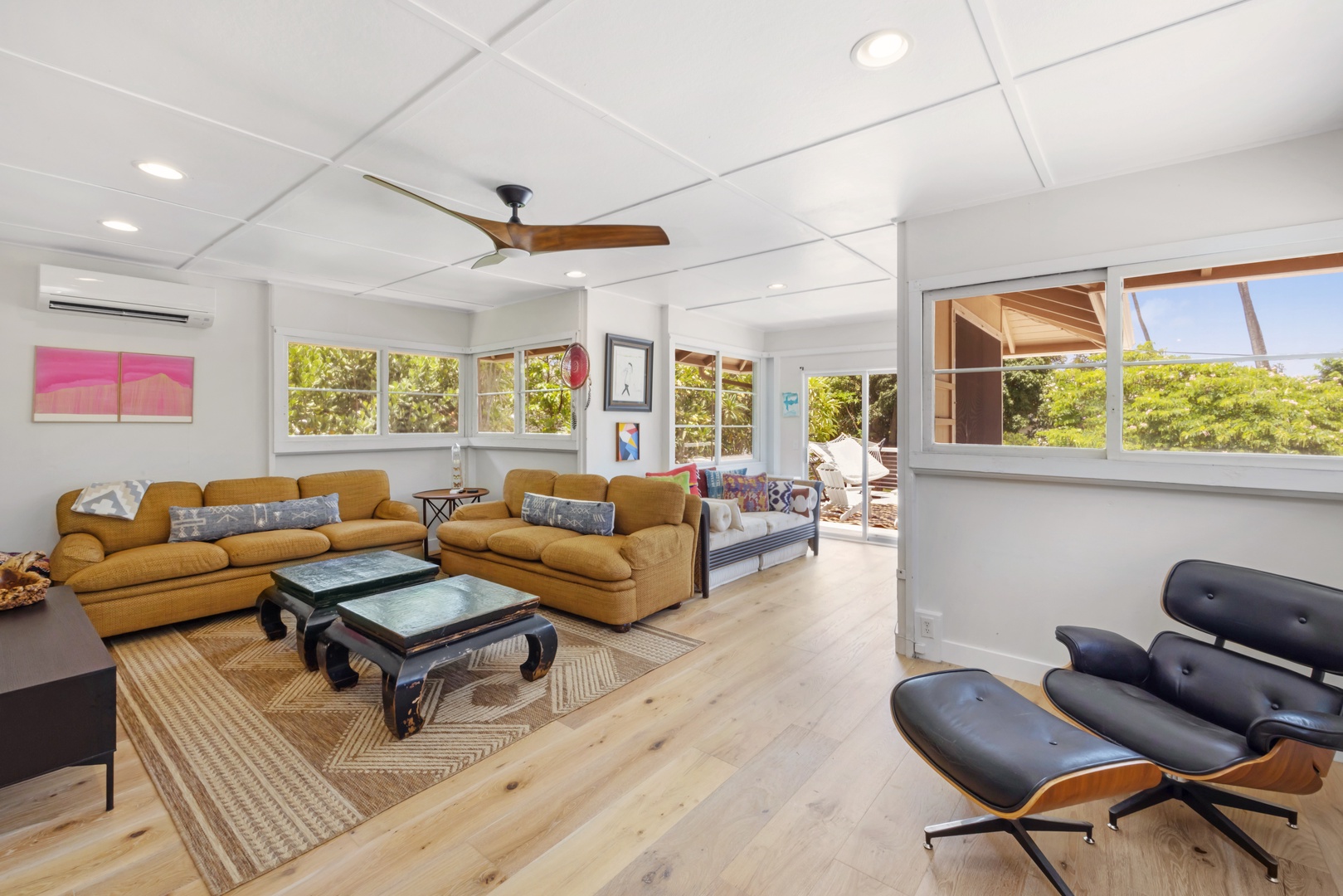 Kahuku Vacation Rentals, Hale Pellicano - The seamless indoor-outdoor living in this open floor plan, perfect for relaxation.